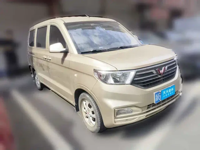 Wuling Hongguang V — Фото автомобиля 3