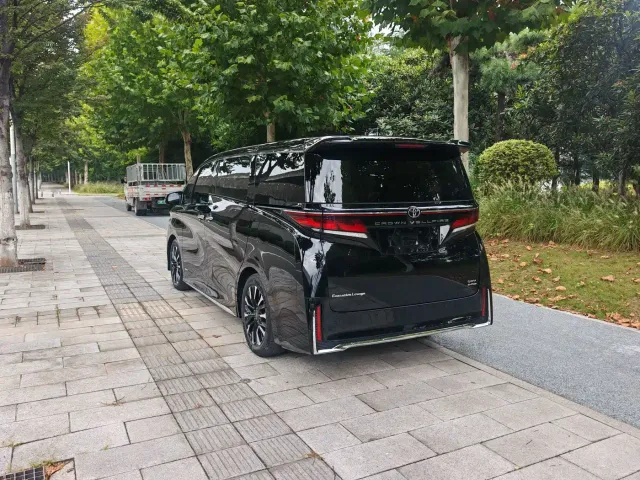 Toyota Vellfire — Фото автомобиля 7