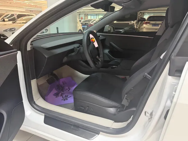 Tesla Model 3 — Фото автомобиля 8