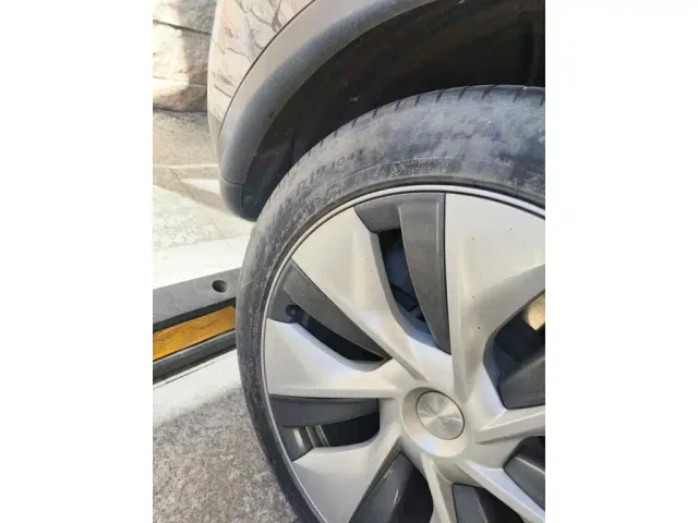 Tesla Model Y — Фото автомобиля 7