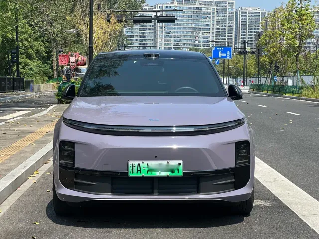 Li Auto Li Auto L6 2025 Pro Smart Renewal Edition — Фото автомобиля 2