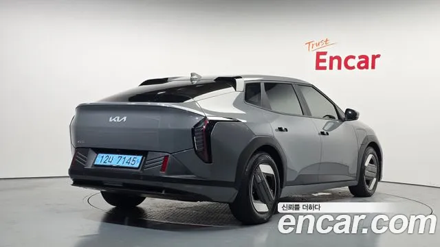 Kia EV4 — Фото автомобиля 2