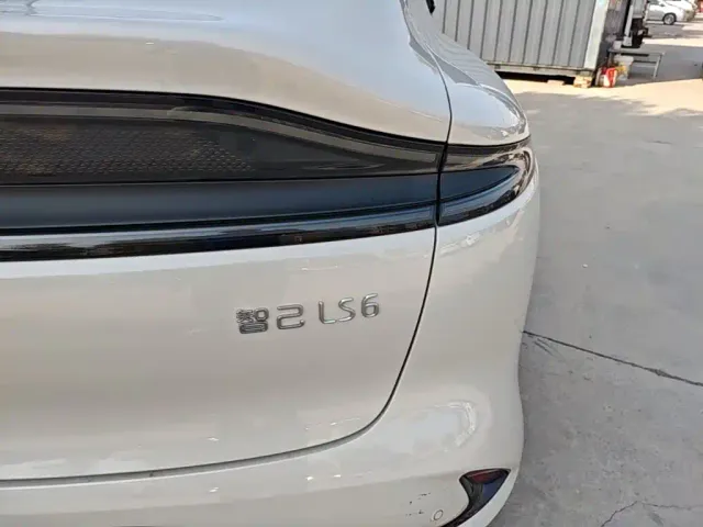 IM Motors LS6 — Фото автомобиля 7
