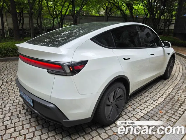 Tesla Model Y — Фото автомобиля 4