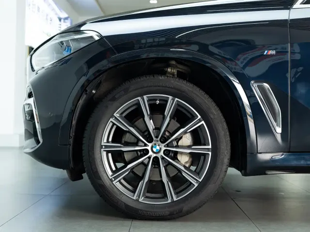 BMW BMW X5 2022 xDrive 30Li Premium M Sport Package — Фото автомобиля 9