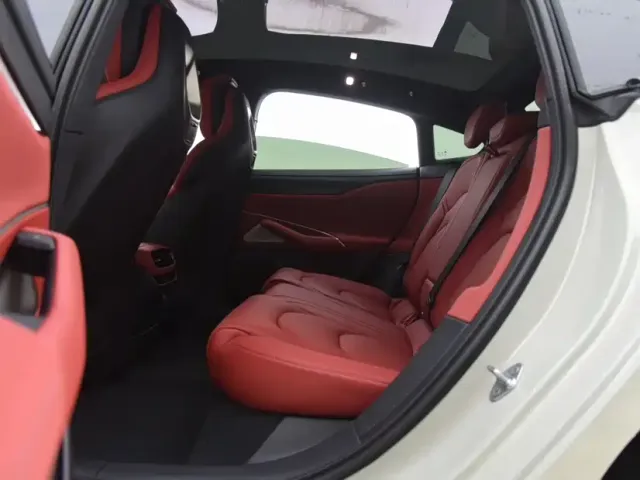 Xiaomi SU7 — Фото автомобиля 7