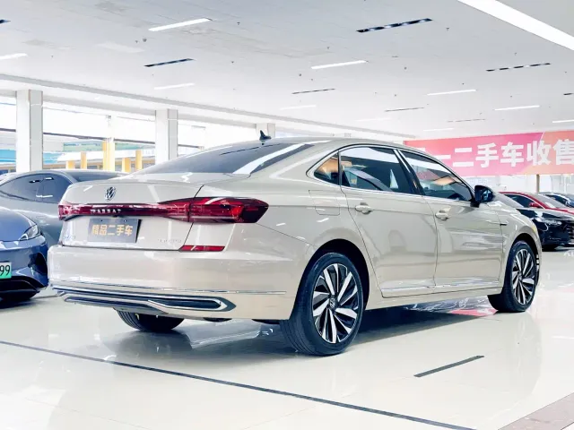 Volkswagen Passat — Фото автомобиля 6