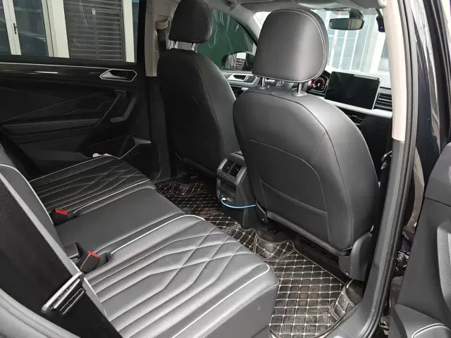 Volkswagen Tiguan L — Фото автомобиля 9