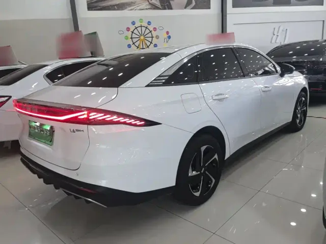 Geely Galaxy L6 — Фото автомобиля 6