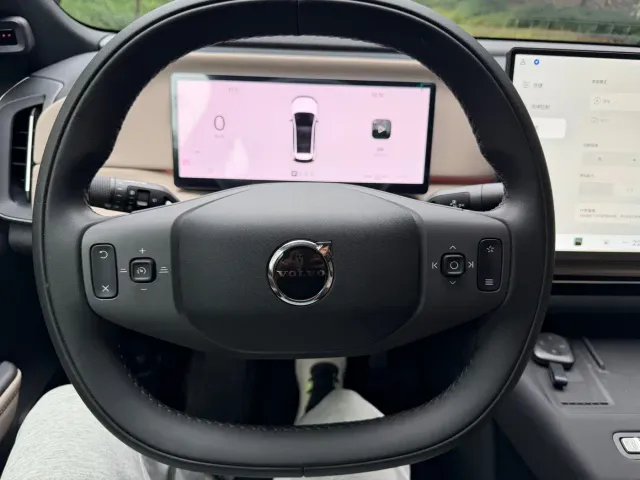Volvo XC70 Plug-in Hybrid — Фото автомобиля 8