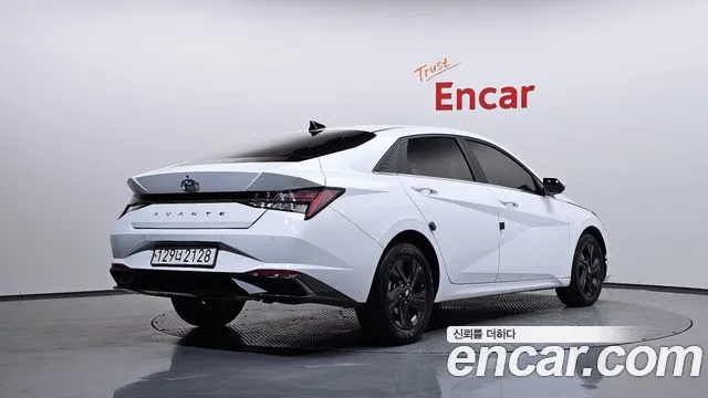 Hyundai Avante CN7 — Фото автомобиля 2