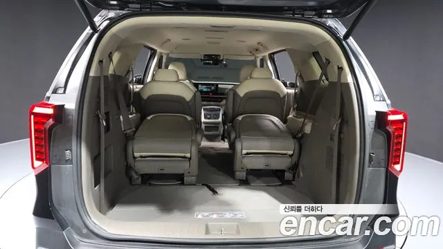 Kia Canival — Фото автомобиля 17