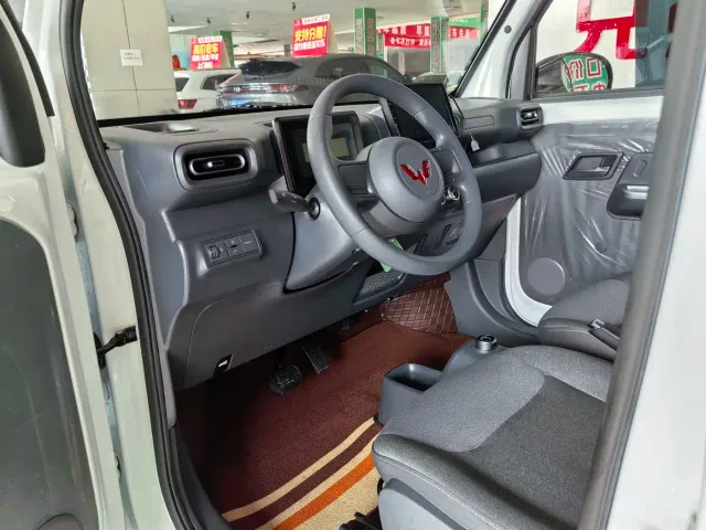 Wuling Zhiguang NEV — Фото автомобиля 6