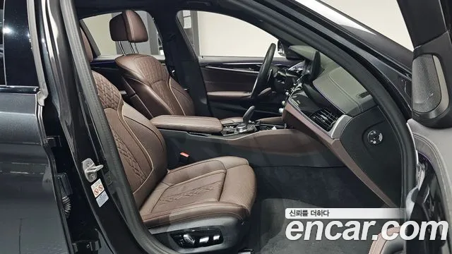 BMW 5 Series G30 — Фото автомобиля 26