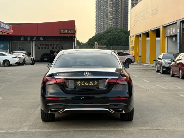 Mercedes-Benz E-Class — Фото автомобиля 21