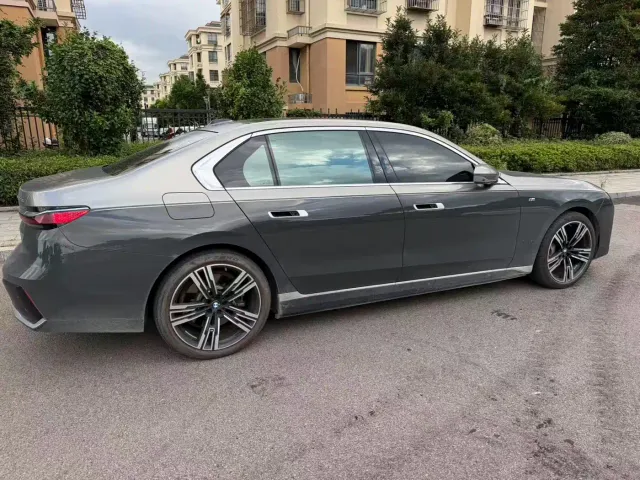BMW i7 — Фото автомобиля 9