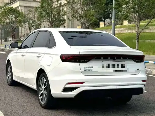 Geely Emgrand — Фото автомобиля 7