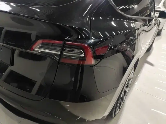 Tesla Model Y — Фото автомобиля 7