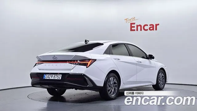 Hyundai Avante CN7 — Фото автомобиля 2