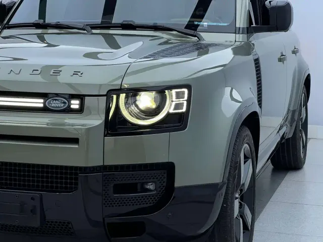 Land Rover Defender — Фото автомобиля 3