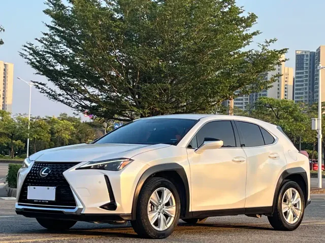 Фотография автомобиля — Lexus UX