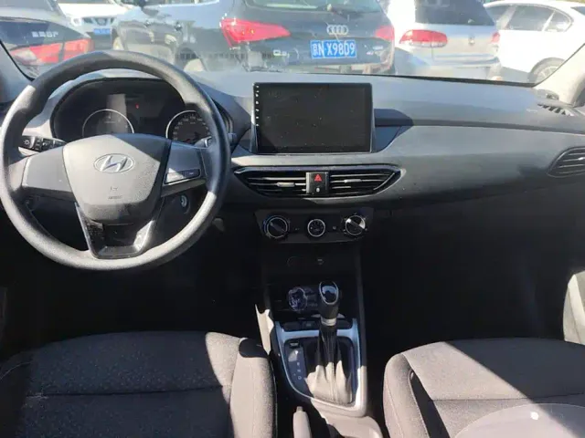 Hyundai Elantra — Фото автомобиля 12