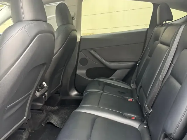 Tesla Model Y — Фото автомобиля 11