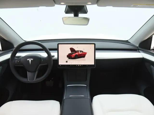 Tesla Model Y — Фото автомобиля 10
