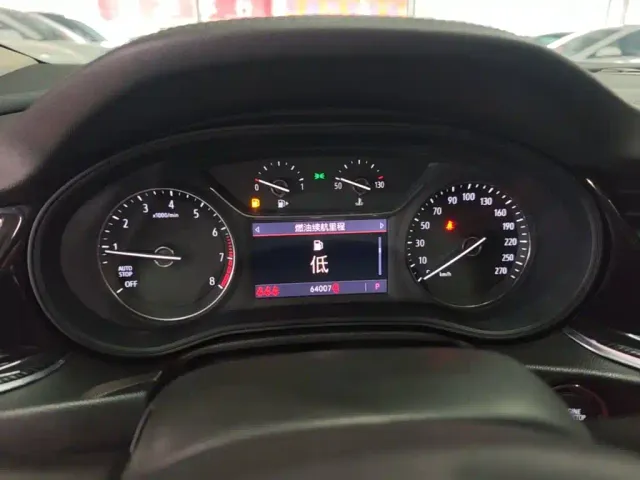 Buick Regal — Фото автомобиля 11