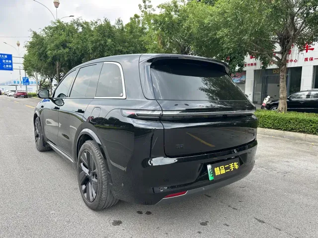 Li Auto L8 — Фото автомобиля 16
