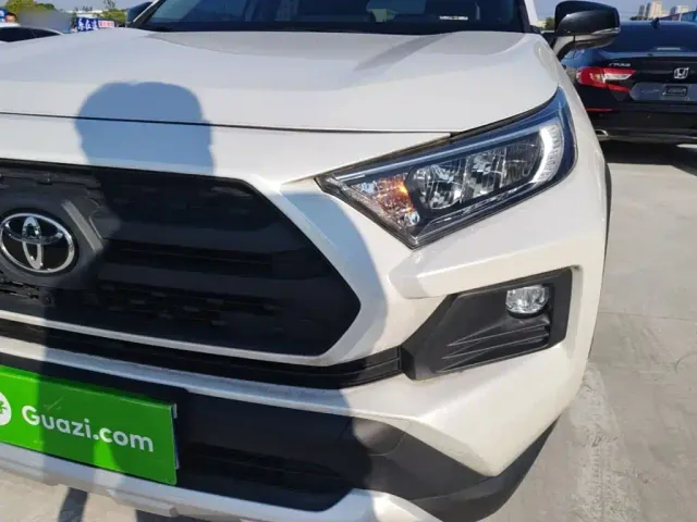 Toyota RAV4 — Фото автомобиля 23