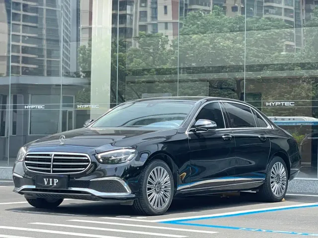 Mercedes-Benz E-Class — Фото автомобиля 3