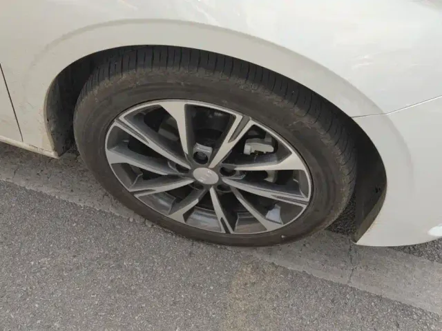 Geely Emgrand — Фото автомобиля 6