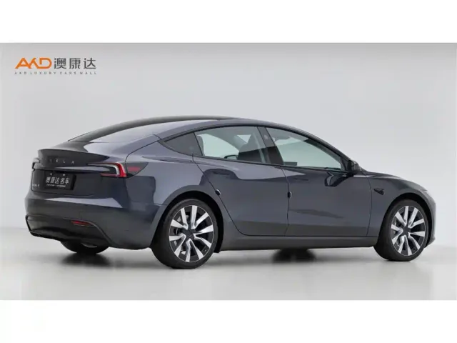 Tesla Model 3 — Фото автомобиля 3