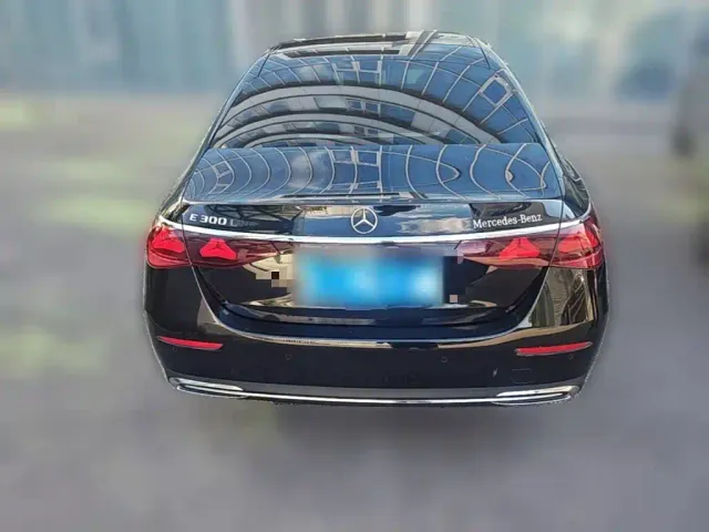 Mercedes-Benz E-Class — Фото автомобиля 7