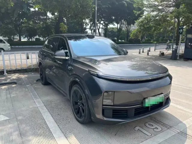 Li Auto L8 — Фото автомобиля 2