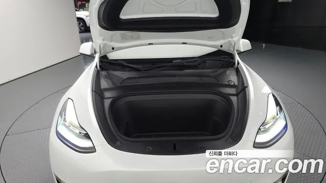 Tesla Model Y — Фото автомобиля 5
