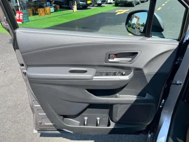 Toyota Sienna — Фото автомобиля 8