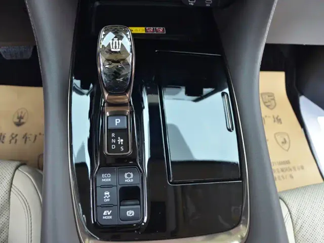 Toyota Vellfire — Фото автомобиля 10