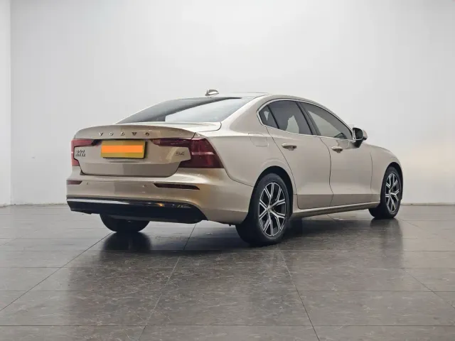 Volvo S60 — Фото автомобиля 3