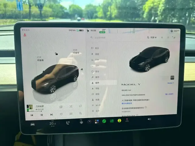 Tesla Model Y — Фото автомобиля 9