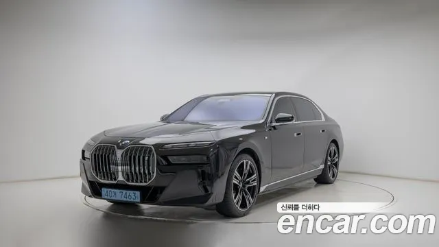Фотография автомобиля — BMW i7 G70