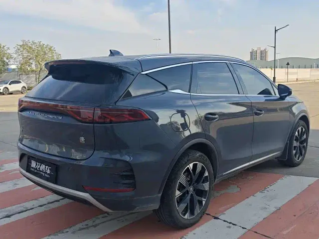 BYD Tang — Фото автомобиля 8