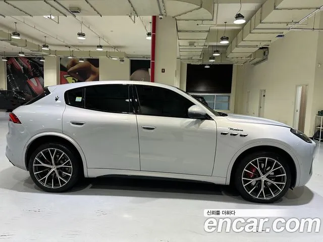 Maserati Grecale — Фото автомобиля 3