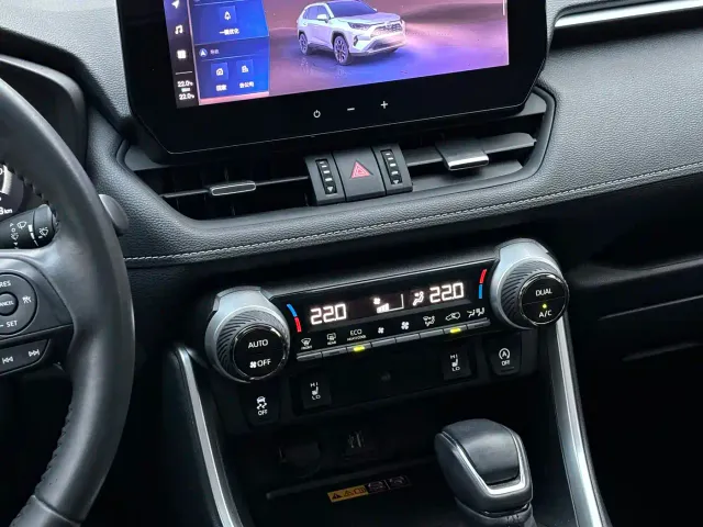 Toyota RAV4 — Фото автомобиля 14