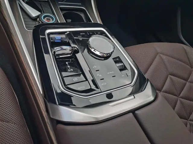 BMW BMW i7 2023 eDrive50L Leading Luxury Package — Фото автомобиля 14