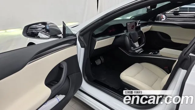 Tesla Model S — Фото автомобиля 15