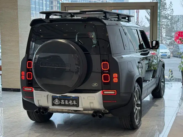 Land Rover Defender — Фото автомобиля 25