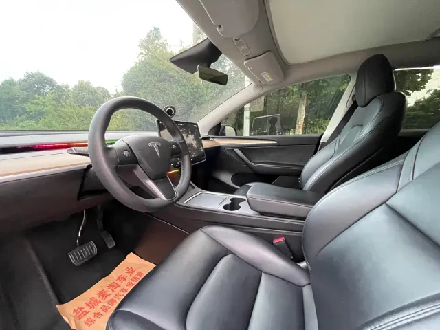 Tesla Model Y — Фото автомобиля 8