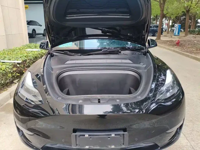 Tesla Model Y — Фото автомобиля 19